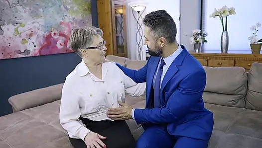 Geile oma fickt viel jüngeren hengst hart - wilde alterslücke muschi wird geritten