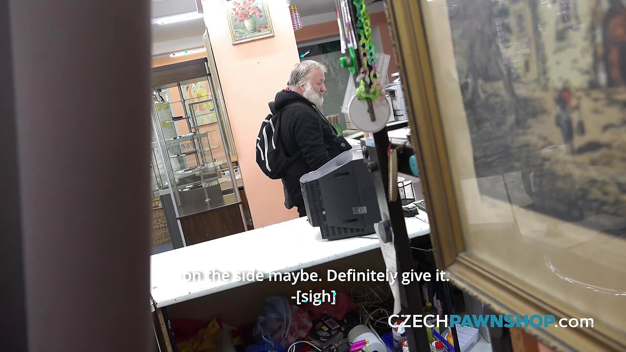 The woman with the handbag likes to swallow (CzechPawnShop)