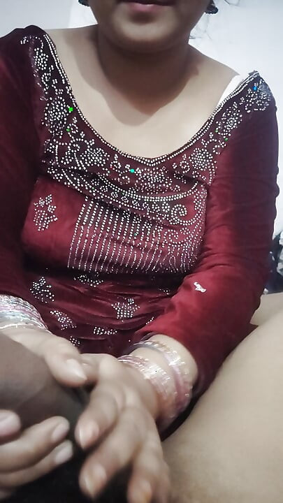 Big boobs Randi bhabhi lund se khel rahi hai