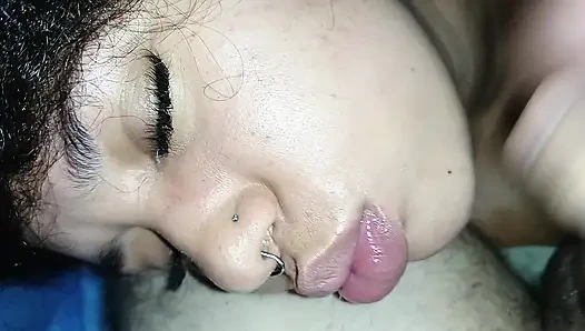 Yüzüne boşalma, bu kaltağın güzel yüzüne boşalma