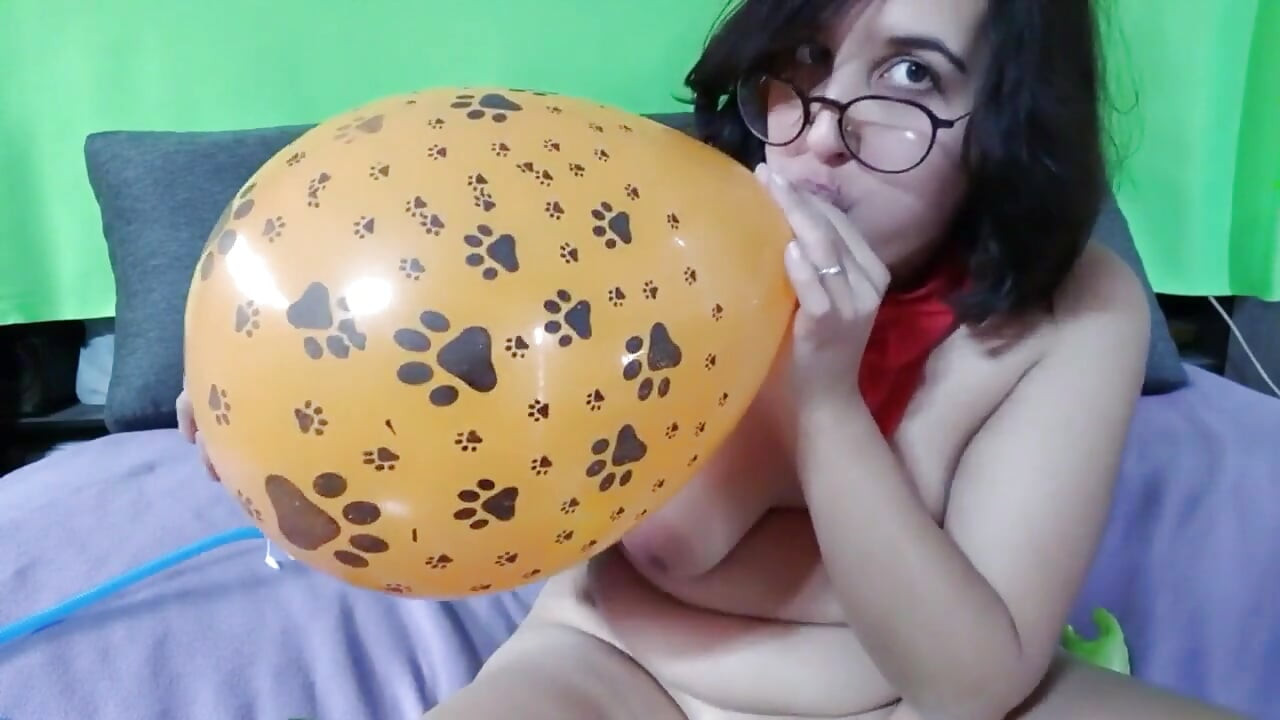 Popping Balloons on Inflatable Crocodile - Bunny Looner lowres