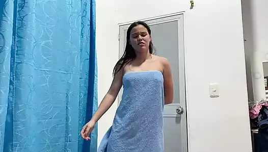 My horny stepsister gets out of the shower and heats me up to fuck me and make me cum in it