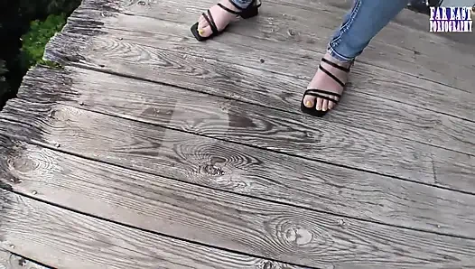 Stream Journey als schlanke Schönheit meistert den nervenkitzel des stehens im freien teil 3