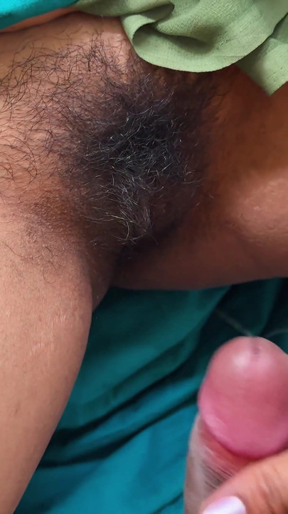 Komal est venue le lendemain pour remplir la promesse de son voisin, mais Komal a fait un éclaboussage aujourd’hui. | Clip 2