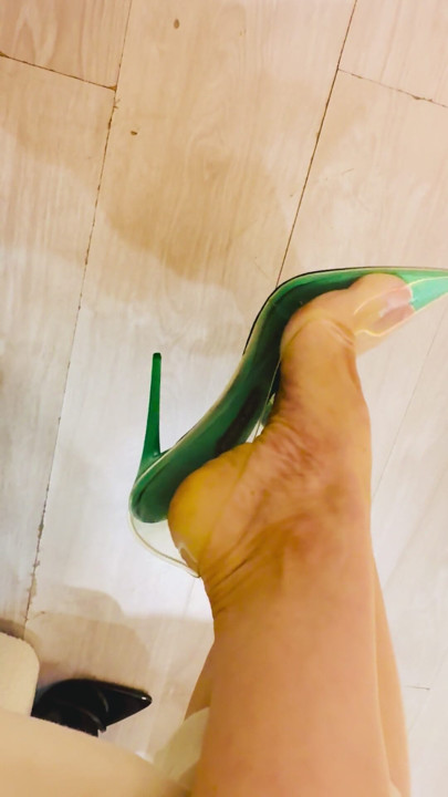 EmpressBellaSadic's sweaty and delicious feet inside the sxarpins