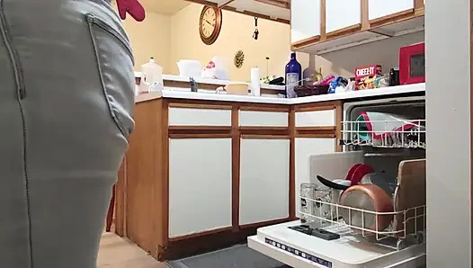 Buttcrack reveal unloading dishwasher