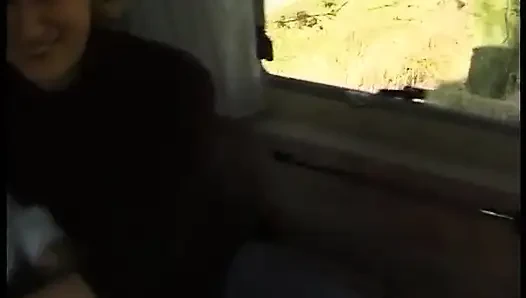 Sıska kızlar ambulansta büyük bir yarağa biniyor