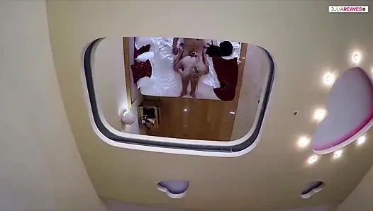 Sikiş tatilimiz; Otel odasında inliyor