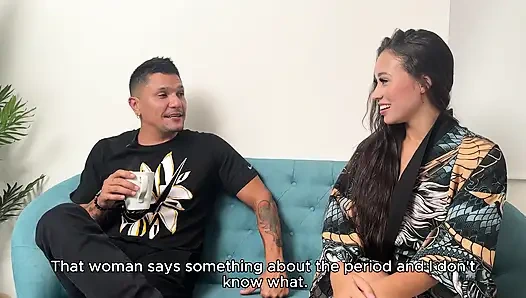 Я убедила моего сводного брата быть моим первым. У него маленький пенис, но он все еще заставляет меня кончить!