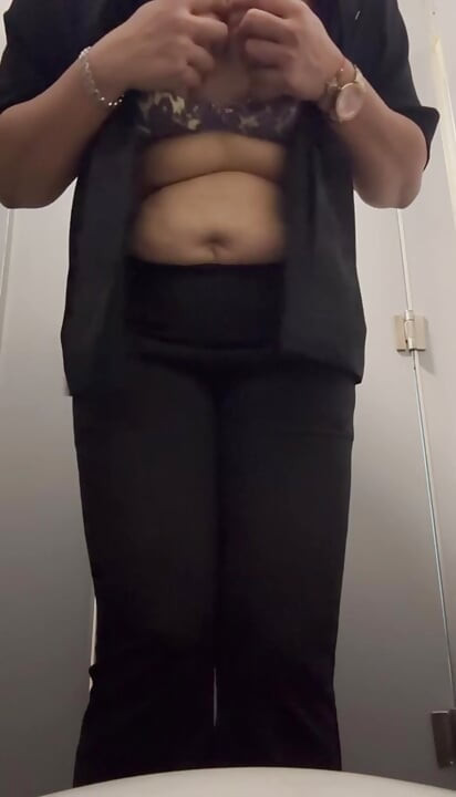 Desi Bhabhi Boobs Show