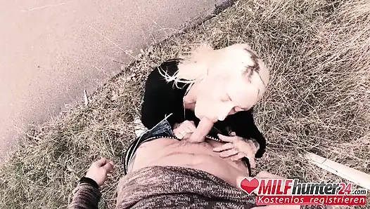 Kencan ngentot nakal harleen van hynten di taman! MILFhunter24