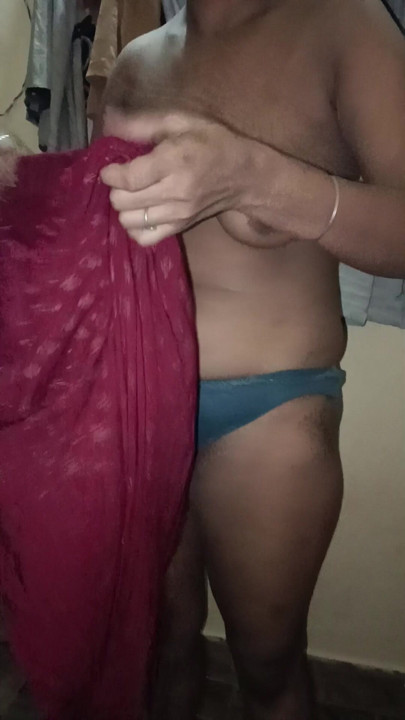 Viral sex video of an Indian girl having fun fingering her with her fingers until she orgasms many times