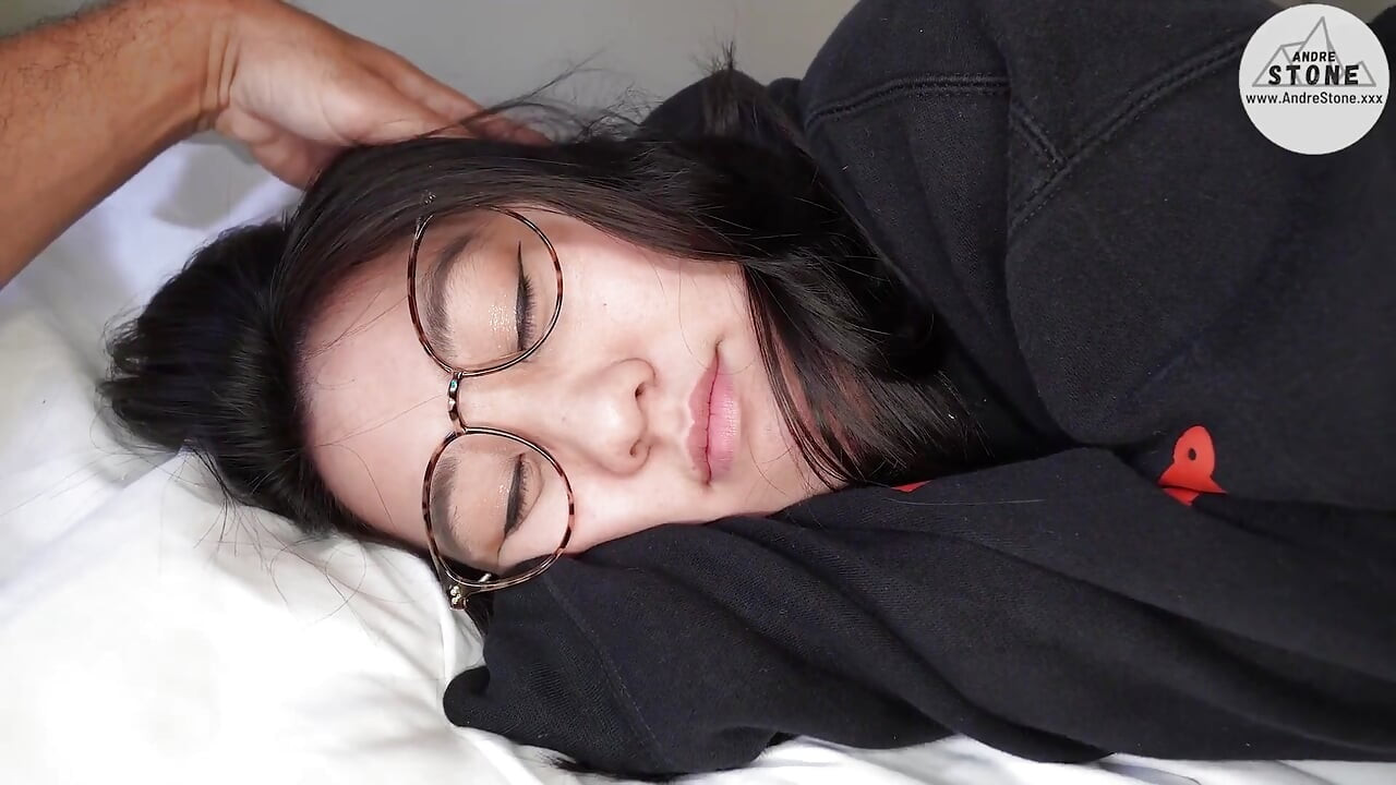 Tu sexy novia asiática Tofu quiere que la calientes
