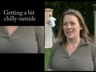 Sarah Beeny bradavky a obrovská prsa