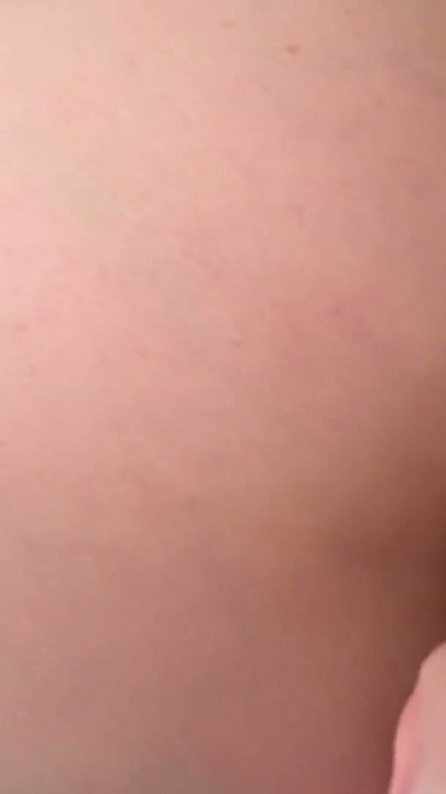La chatte de ma demi-sœur se fait étirer et remplir de plusieurs creampies | Clip 1
