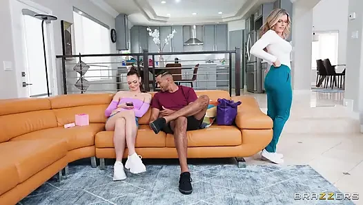Brazzers - anal orta yaşlı seksi kadın tarafından masaj yapıyor ve sağılıyor