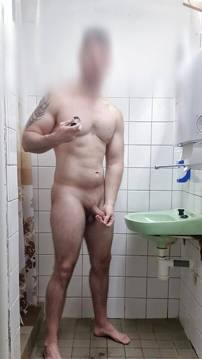 Rakning bröst och kuk i duschen