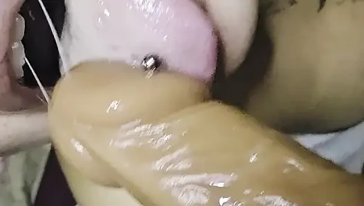 Ratu blowjob menunjukkan bagaimana itu dilakukan