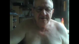 Pokaz dziadka na kamerze internetowej