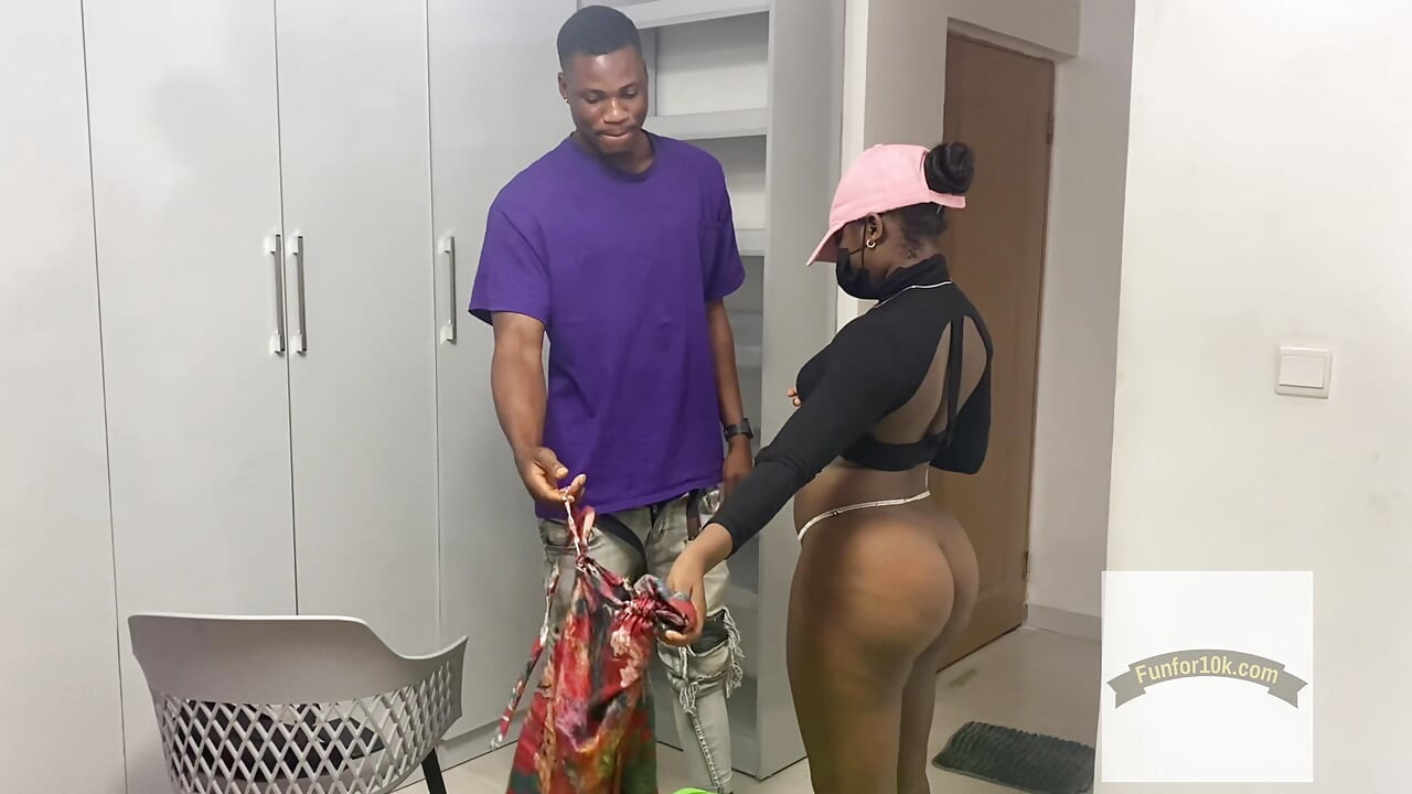 Big ass diva gets fucked by the hunky bouncer