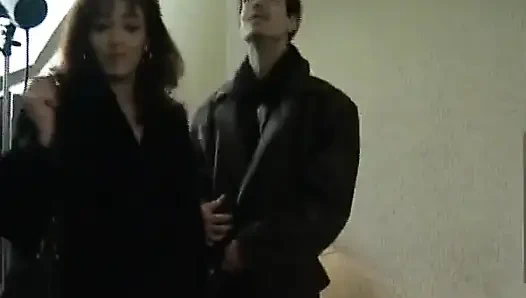 İç çamaşırlı çarpıcı bir Alman hatunla tutkulu seans