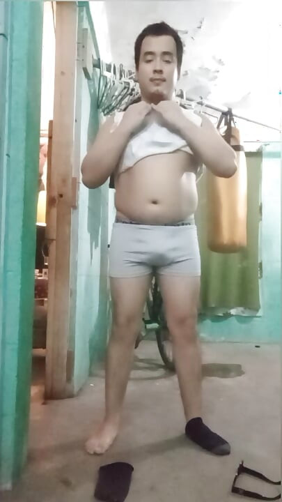 बॉक्सरमध्ये येशू आपला लिंग खेचत १८०