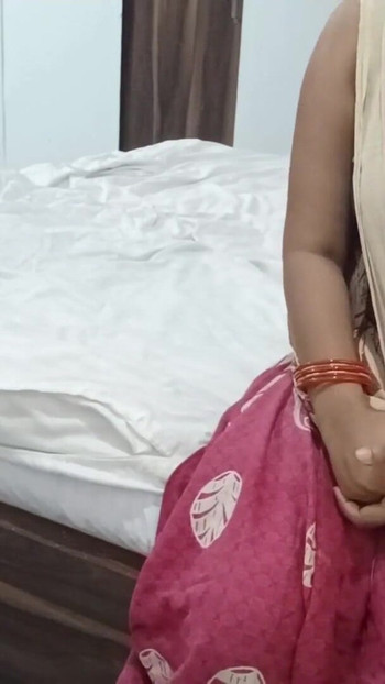 Captivating moment from "Chori chori chup chupke se kabita chut me ungli kar rahi thi"