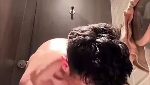 Umumi banyoda yürüyüş naded