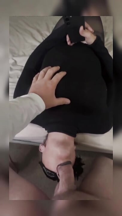 Stiefmutter bekommt hals von großem schwanz ihres sohns gefickt! Dann nimmt es in ihre enge haarige muschi!