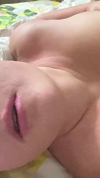 "Uyan üvey anne ve ağzına boşalma sürprizi bakış açısı, sperm yiyor! Sonra rahatlatıcı üvey annemi sikiyorum"