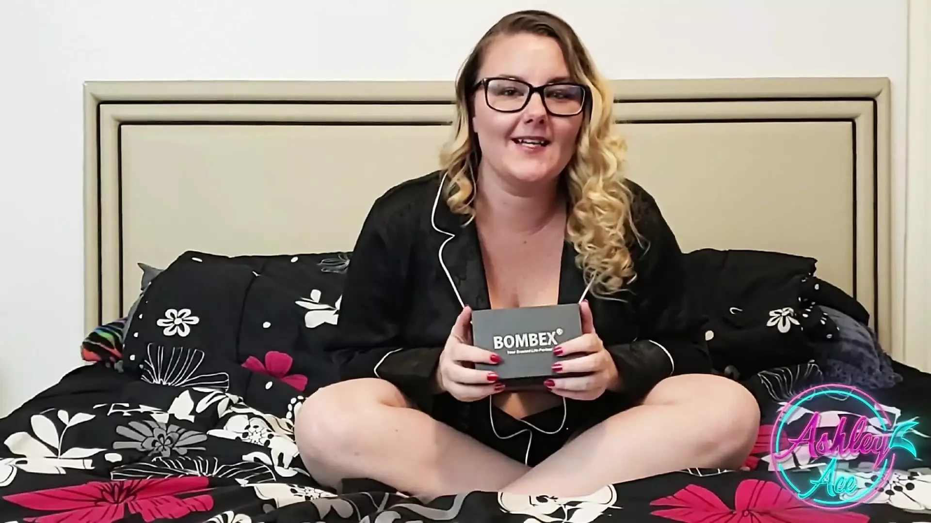 Ashley Ace Review - Bombex klitoris sisa vibrator