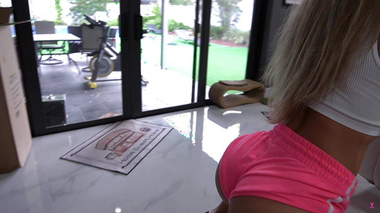 Briana Moon Teddy Tarantino'dan sıkı amına büyük bir döl alıyor
