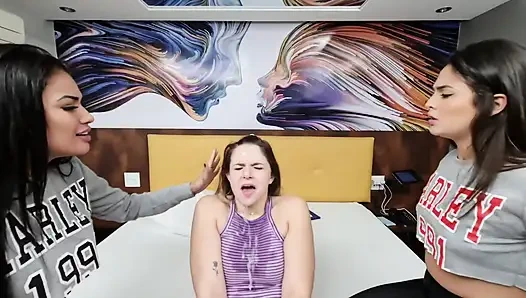 Плевание на гэнгбэнг-вечеринке с экстремальным плевком