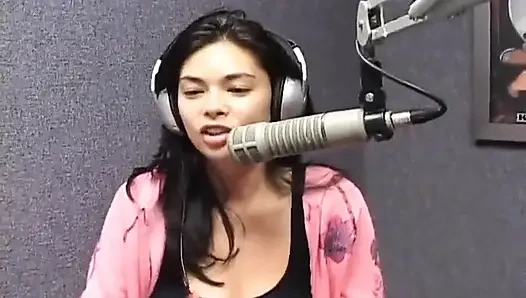 Wawancara Radio di Honolulu Menampilkan Tera Patrick