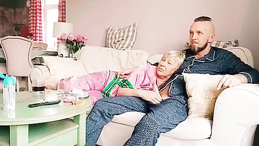 Табу секс, Мачеха смотрит кино, а я её рот