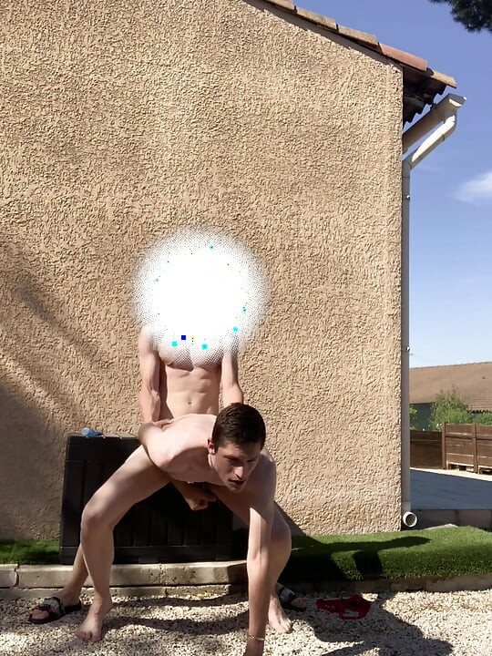 He moans outside, the neighbors hear him screaming