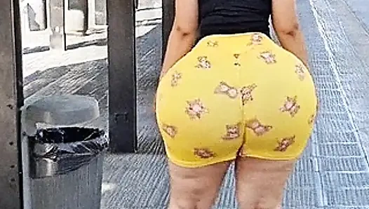 Big ass waiting for the bus in Argentina