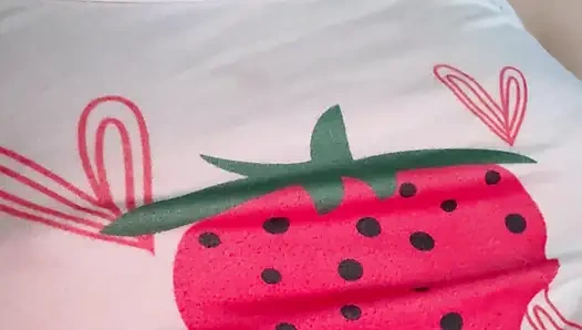 Brazilian Alice Lima touches a crab and shows off her beautiful tits, sticks 3 fingers in her pussy