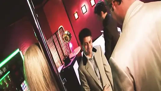 Amcık festivali sahnesi 1 iç çamaşırlı güzellerin muhteşem grup seks partisi hep birlikte sikişiyor