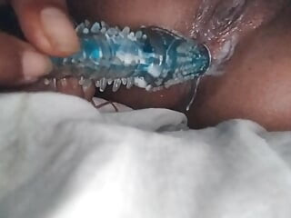 Taradinha cumming in the bedroom.