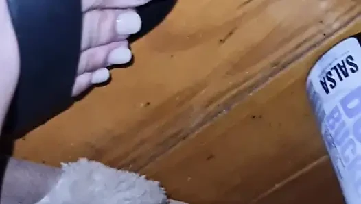 Deine lieblings-amateur-MILf striptease-fußanbetung
