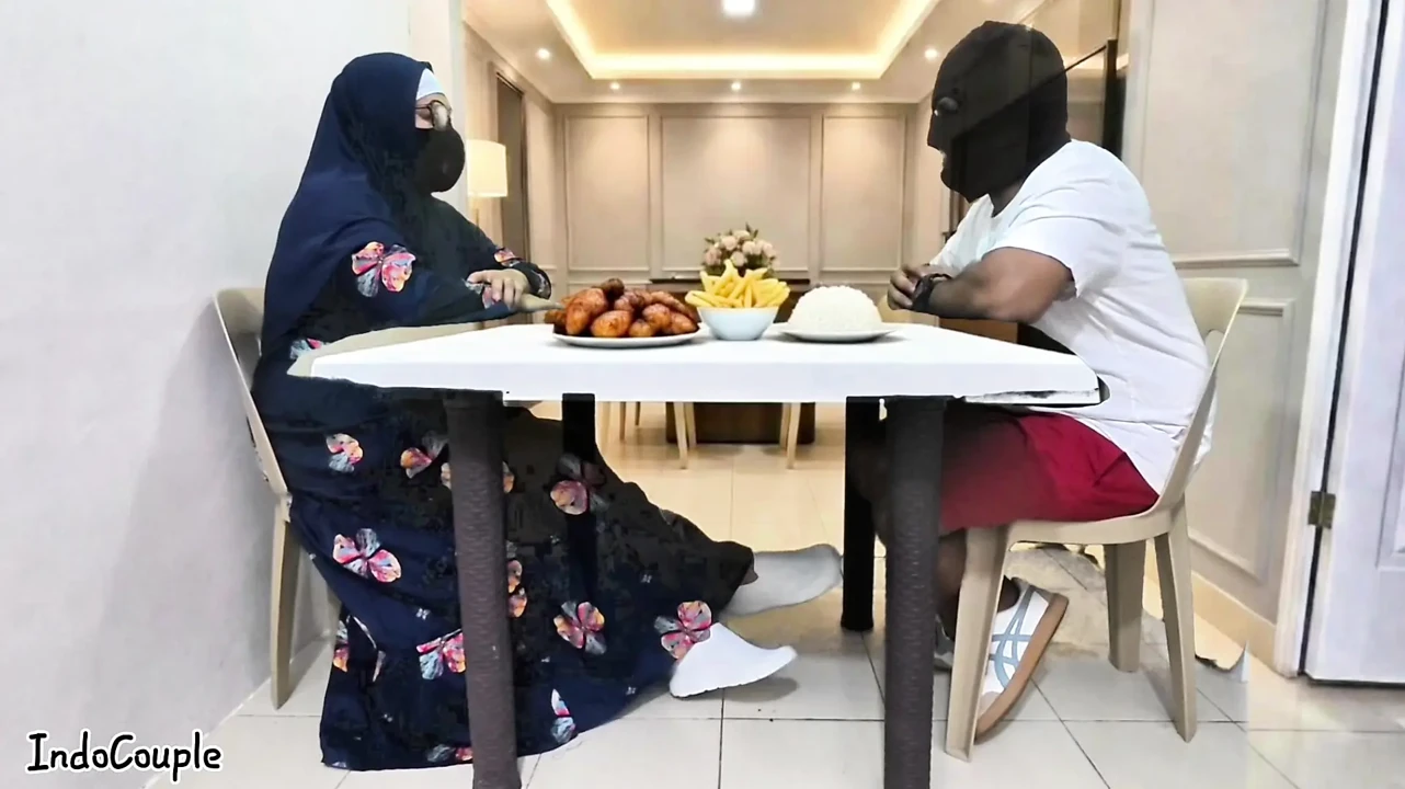 Guru Sekolah Hijab Muslim Pergi Untuk Kencan Dengan Bintang