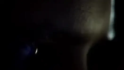 Olgun esmerin götü damlayan rosebud sarkması ile genişliyor
