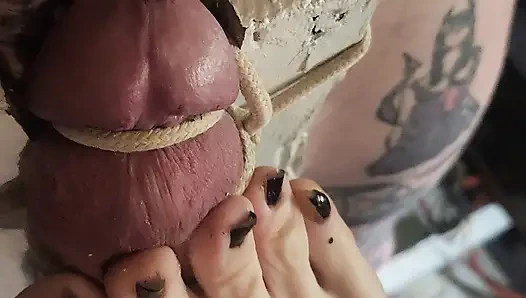 Penyiksaan budak seks oleh majikan dominan!