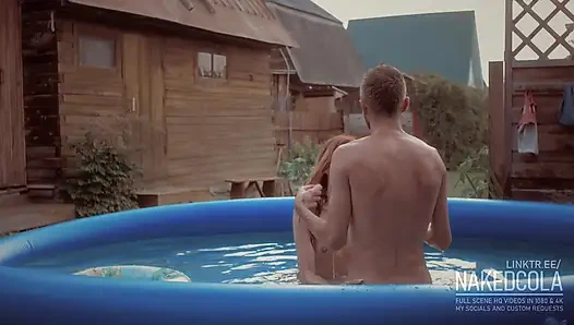 Yaz bahçe havuzunda çıplaklar - oral seks - nakedcola