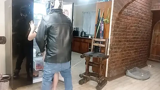 Секс на кухне