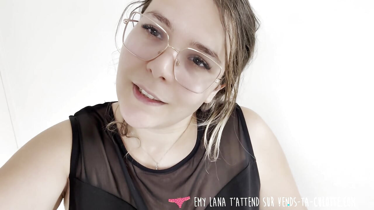 Vends-ta-panties - Beautiful French amateur fingers her in close-up