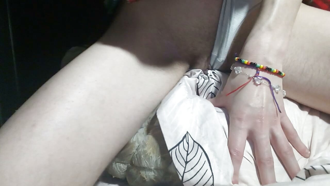 Amateur Argentine girl in schoolgirl skirt humping pillow – no face