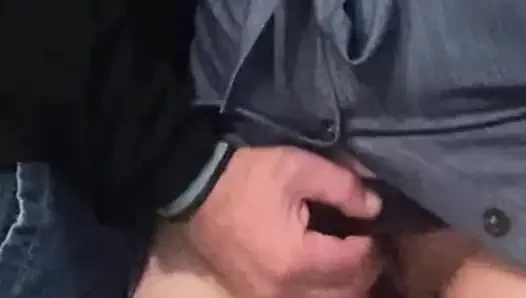 WOW!!! Cowok asing lagi asik mainin memek berbulunya
