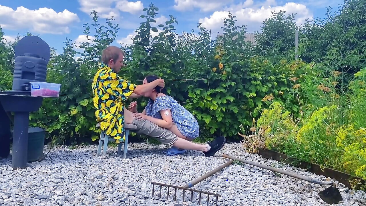 Rough Outdoor Fuck in the Garden While Picking Berries